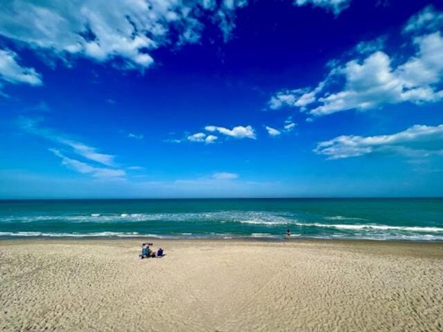 Ocean 18 - Oceanside Apartment in Indian Harbour Beach