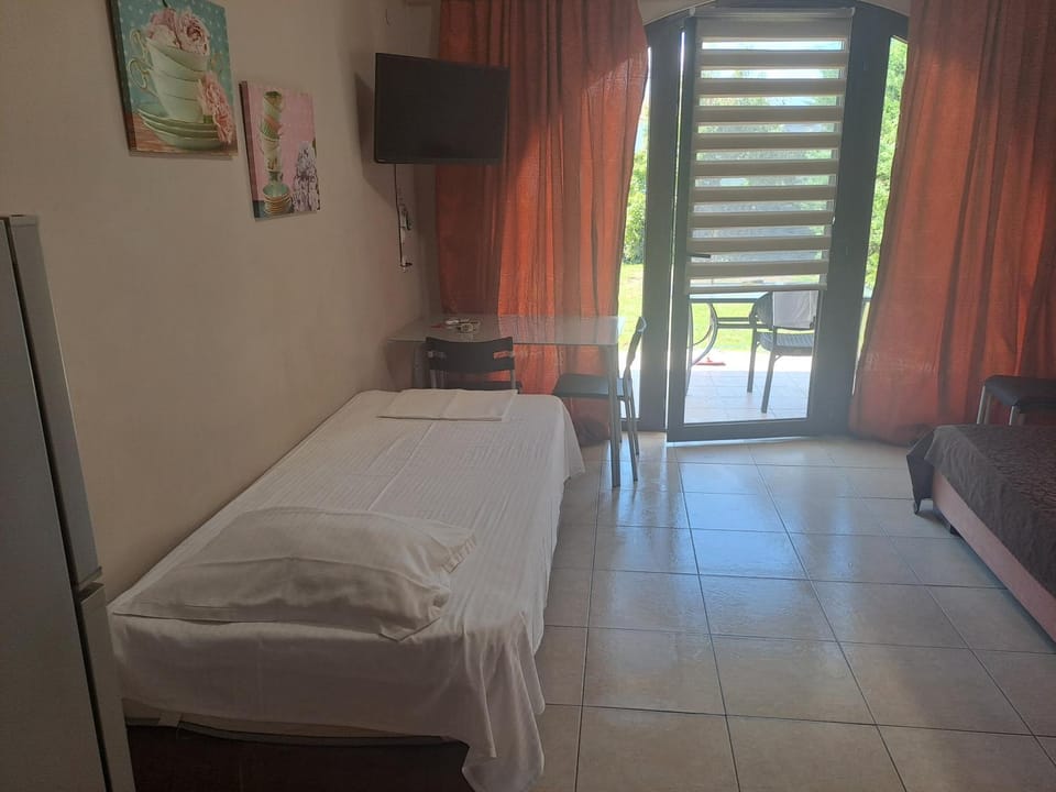 Bed, Seating area