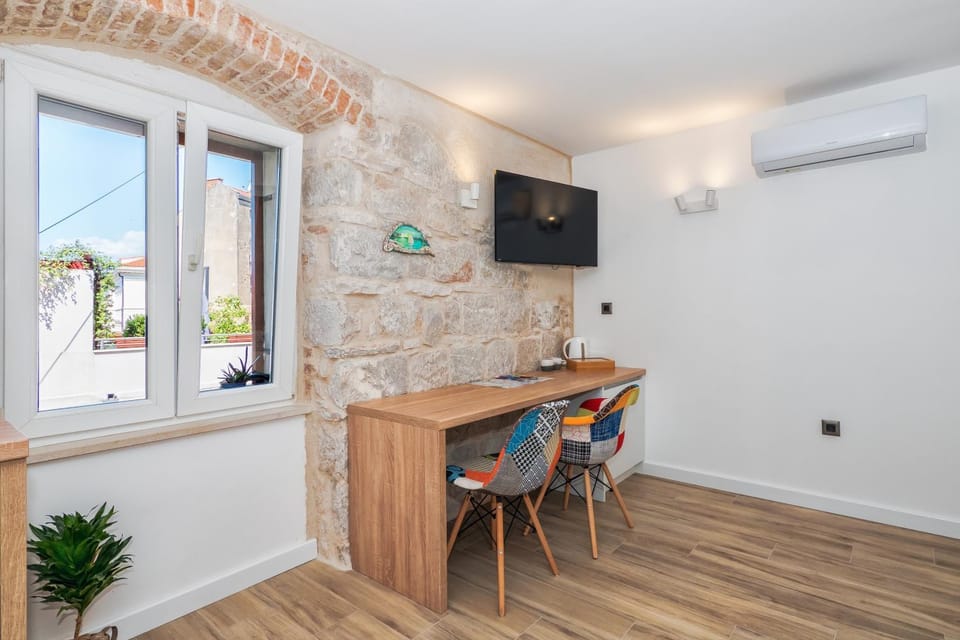 TV and multimedia, Dining area