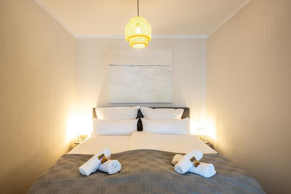 Bed, Photo of the whole room, Bedroom, towels