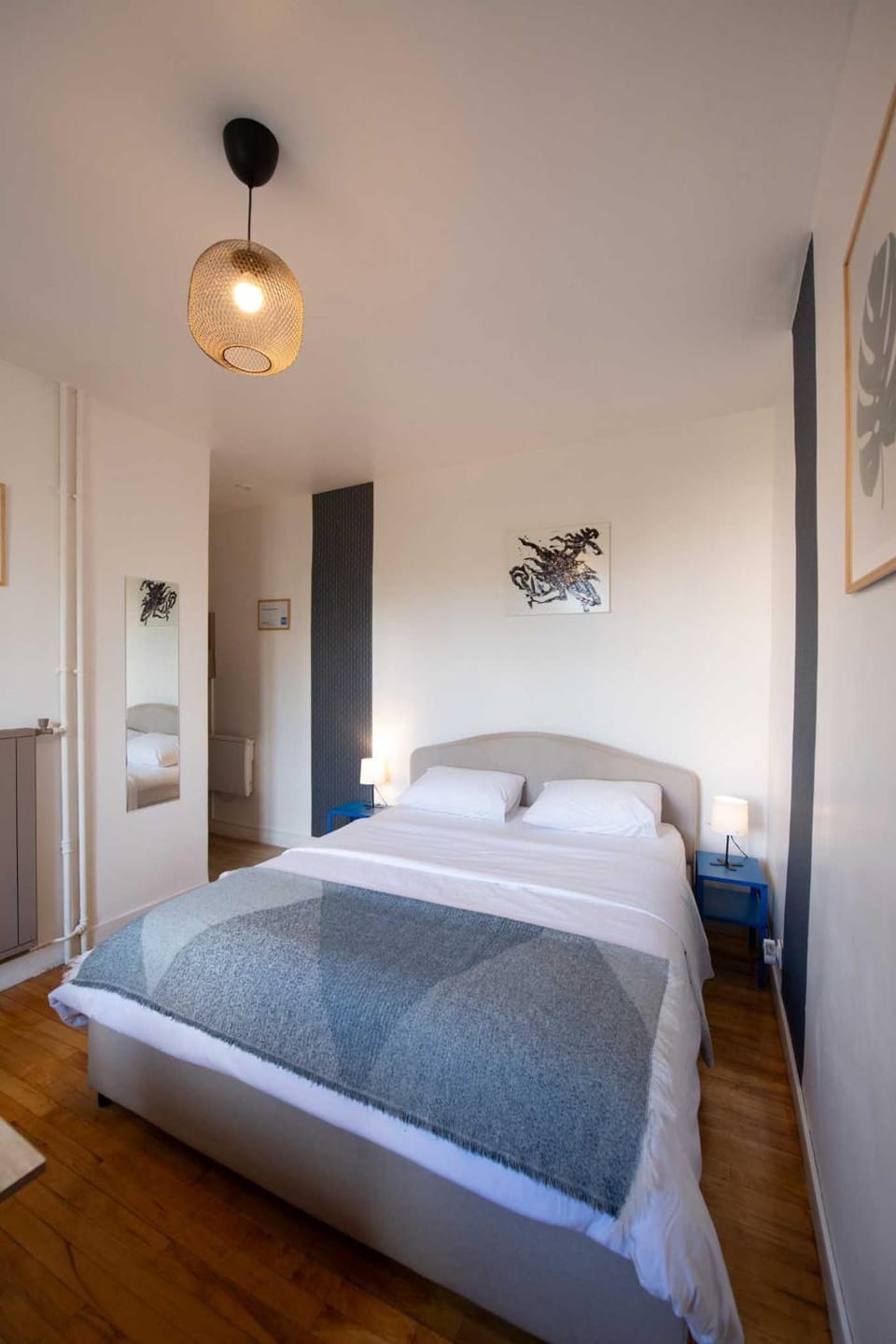 Photo of the whole room, Bedroom