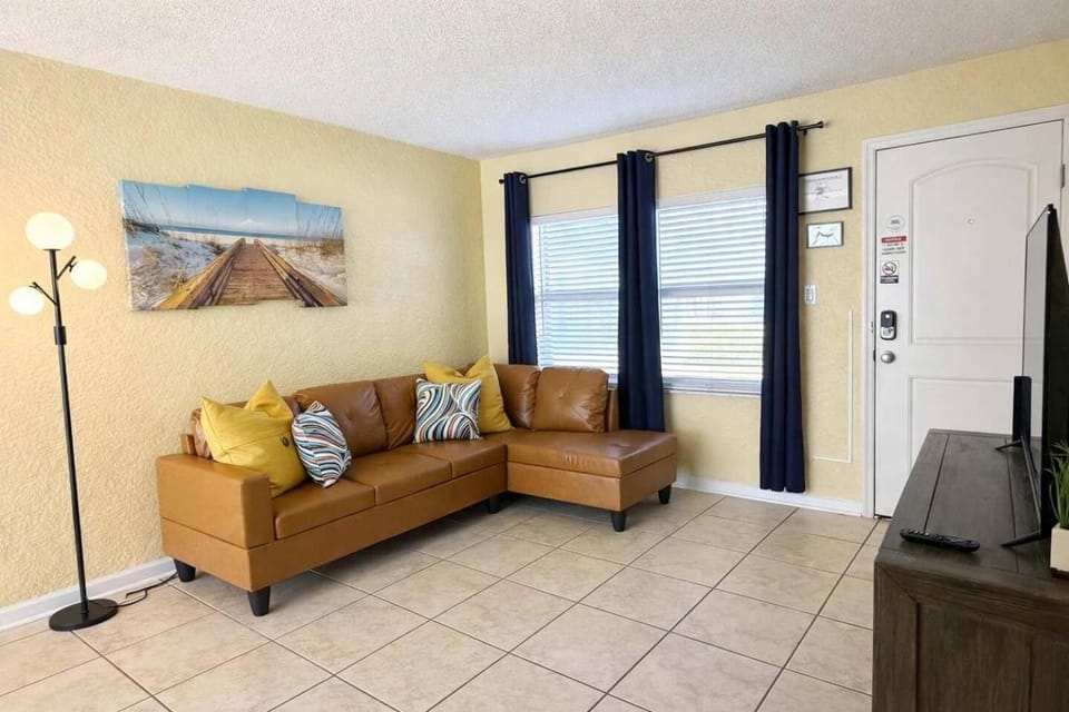 Ocean 20 - Sunny Seaside Apartment in Indian Harbour Beach