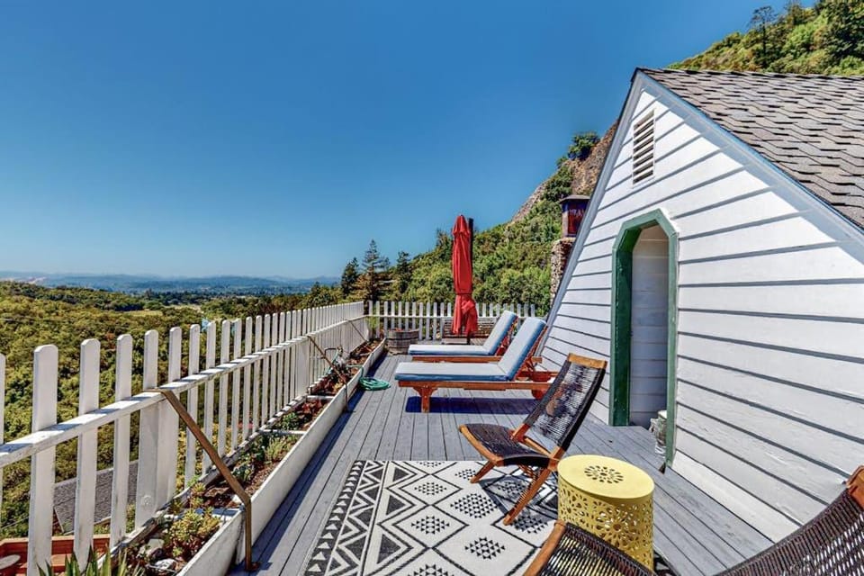 Dragon Cottage House in Russian River