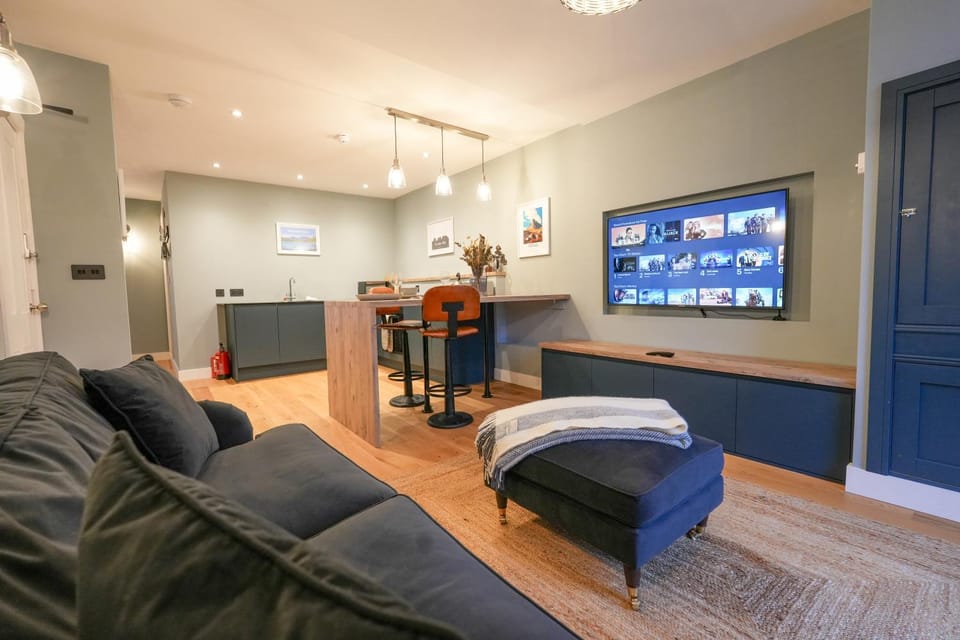 TV and multimedia, Living room, Dining area