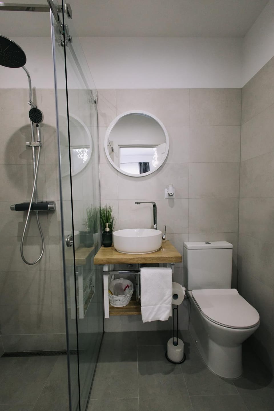 Shower, Toilet, Bathroom, hair dryier