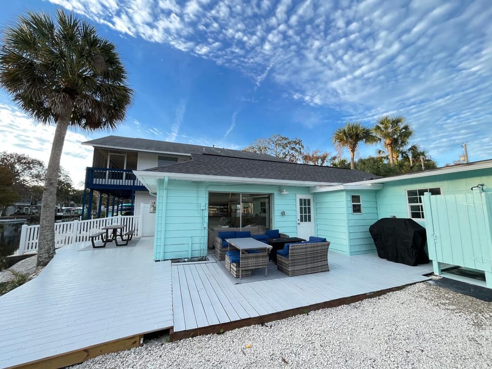 Weeki Wachee Retreat Canal home with hot tub kayaks canoe and boat with trolling motor included House in Florida