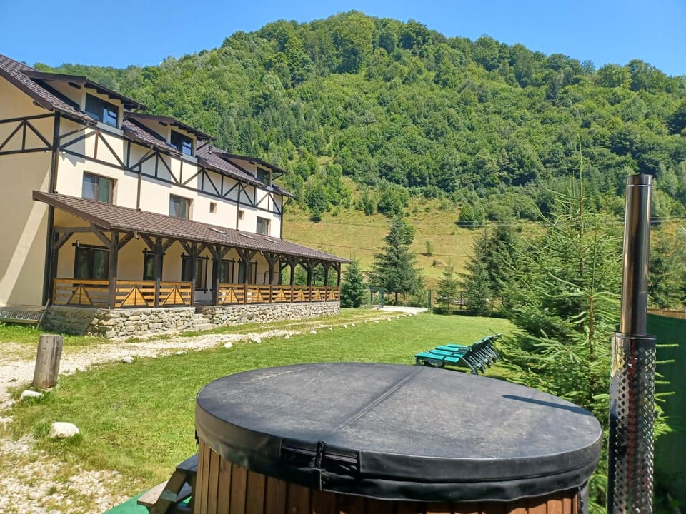 Property building, Day, Mountain view
