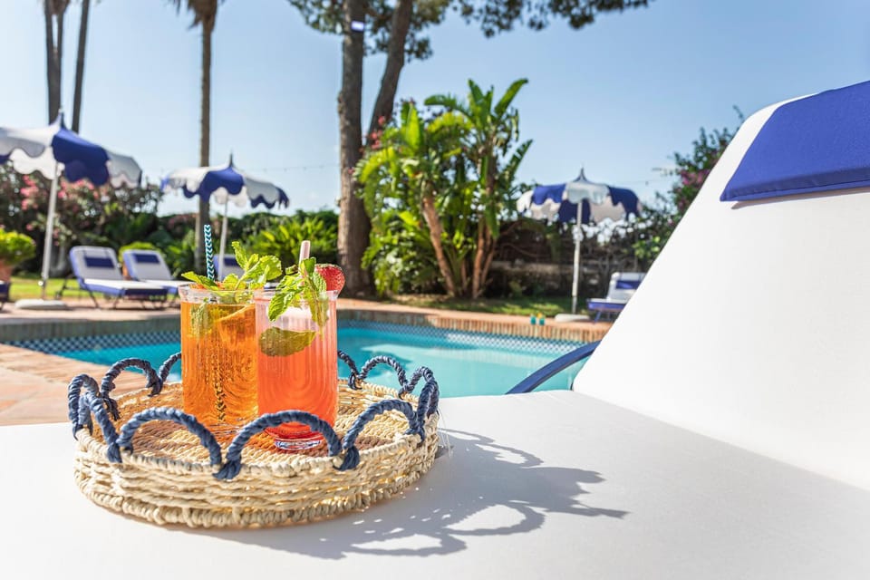 Garden, Pool view, Swimming pool, Drinks, sunbed