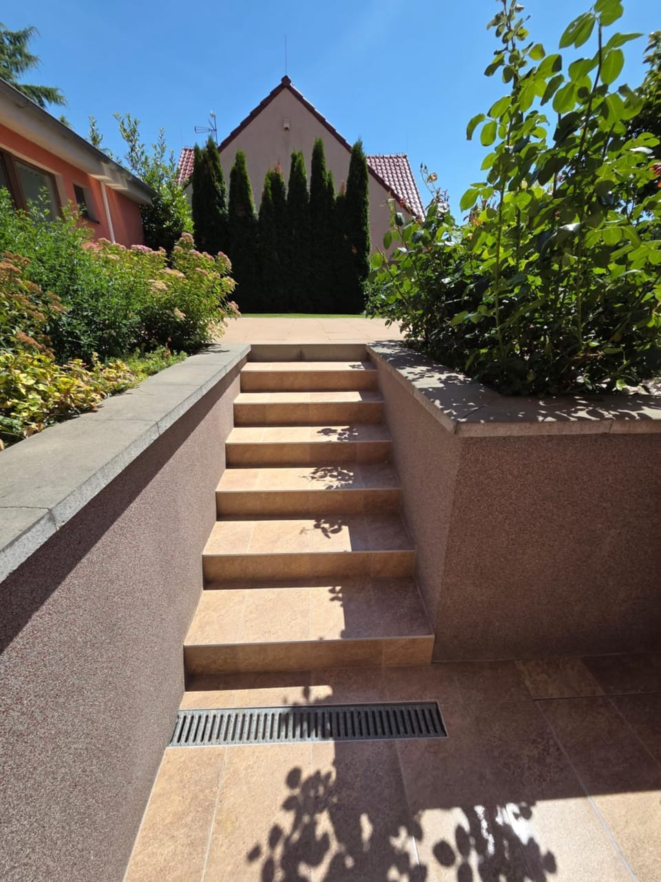Facade/entrance, Garden