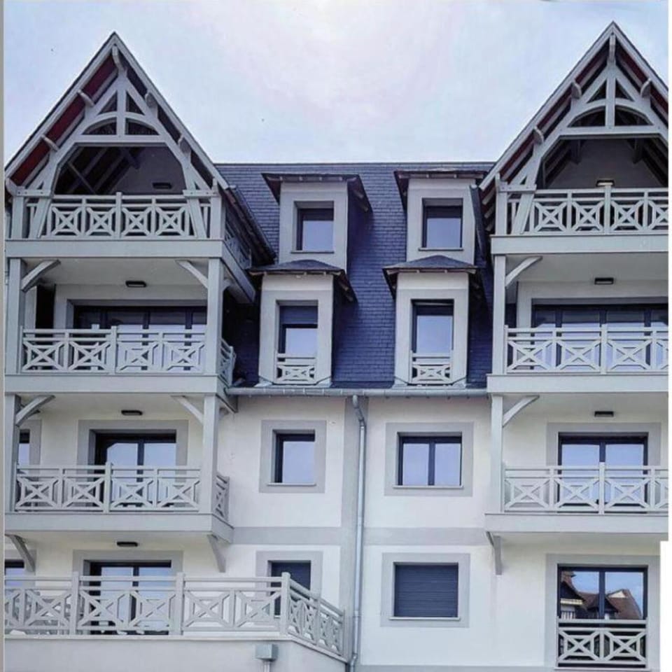 Property building, View (from property/room), Balcony/Terrace