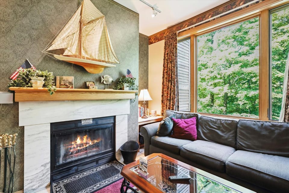 View (from property/room), Living room, Seating area, Family