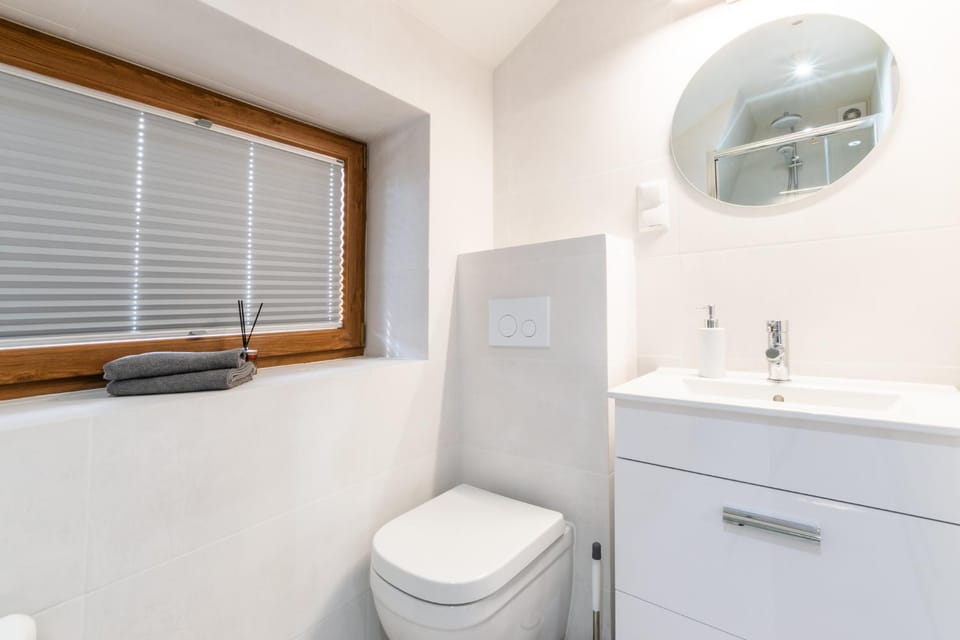 Toilet, Bathroom, towels