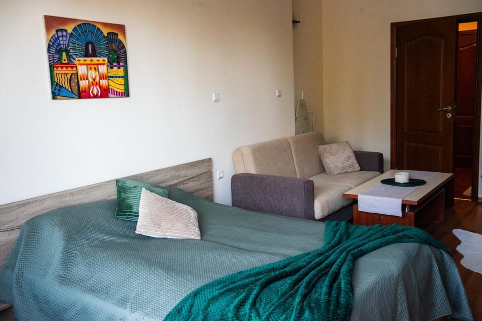 Bed, Seating area