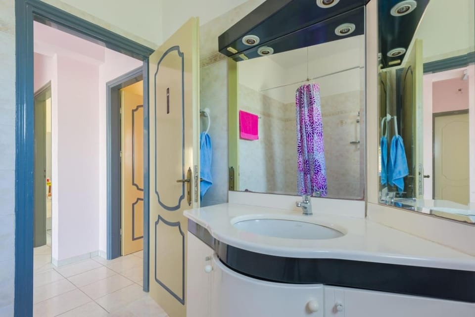 Bathroom, Bath, towels