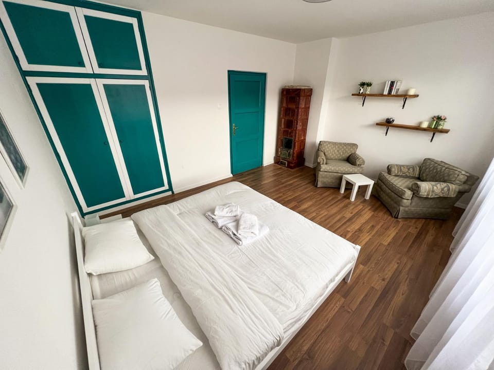 Photo of the whole room, Bedroom, towels, wardrobe