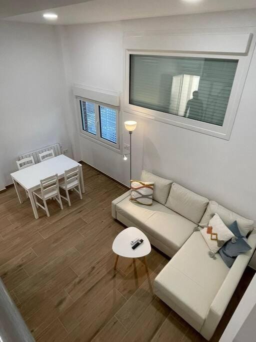 Bed, Living room, Seating area, Dining area