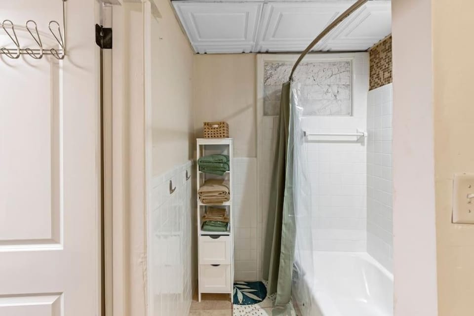 Cozy Buckhead Suite - great area, free easy parking, near shops and restaurants Apartment in Buckhead