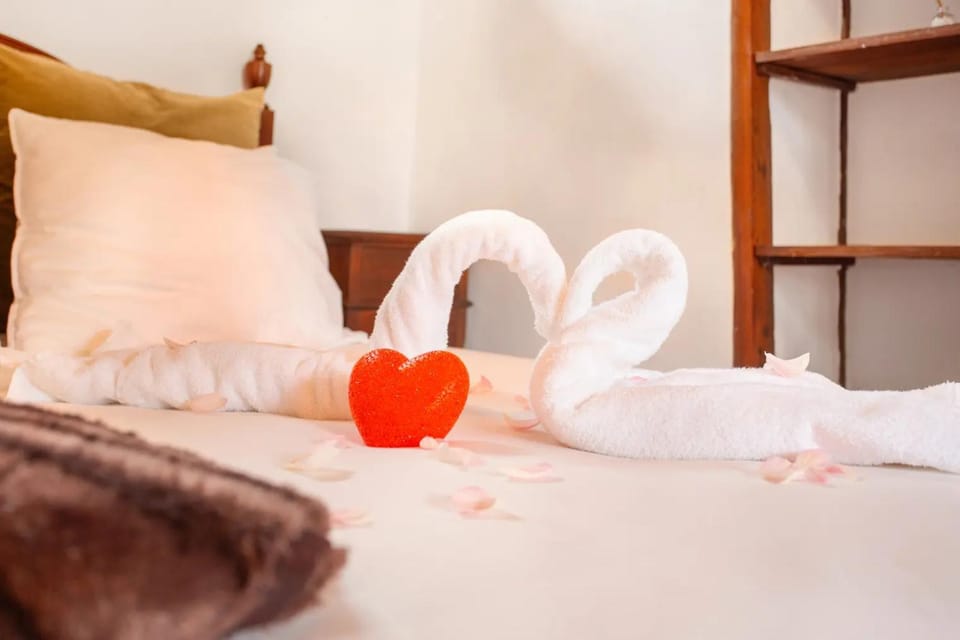 Bed, Photo of the whole room, Bedroom, towels