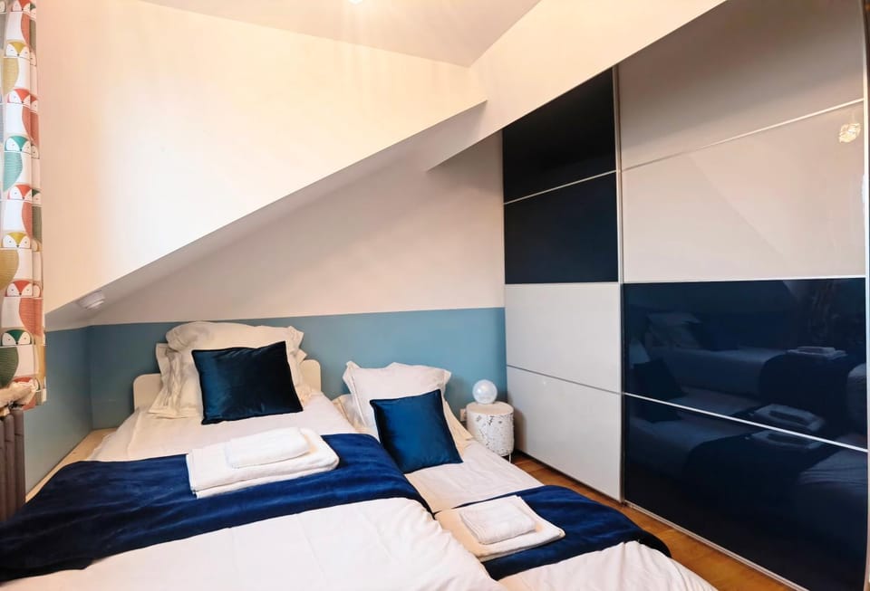 Bed, Photo of the whole room