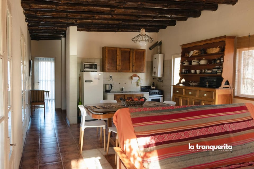 Kitchen or kitchenette, Living room, Seating area, Dining area, stove