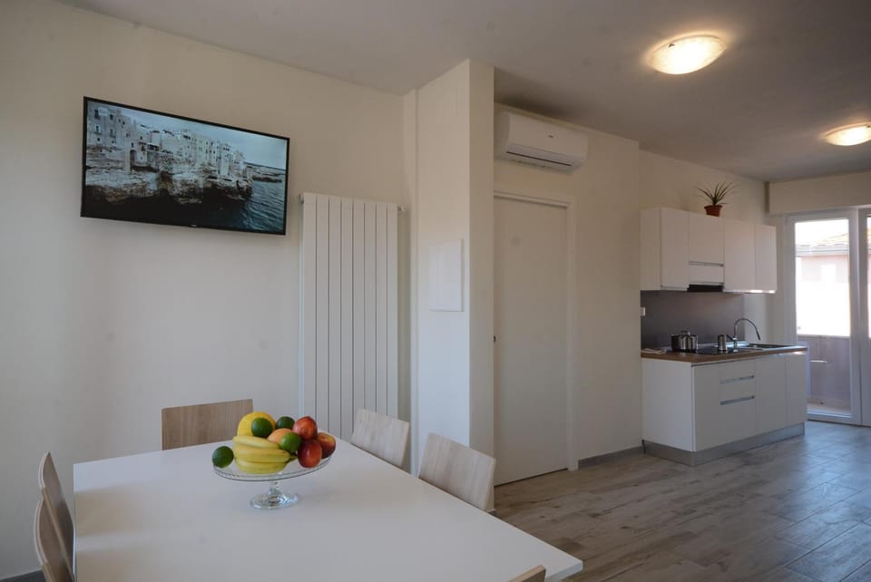 TV and multimedia, Kitchen or kitchenette, Seating area, Dining area, air conditioner