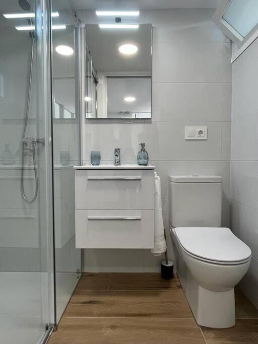 Shower, Toilet, Bathroom
