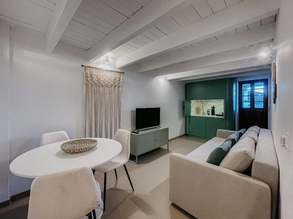 Communal lounge/ TV room, TV and multimedia, Living room, Seating area