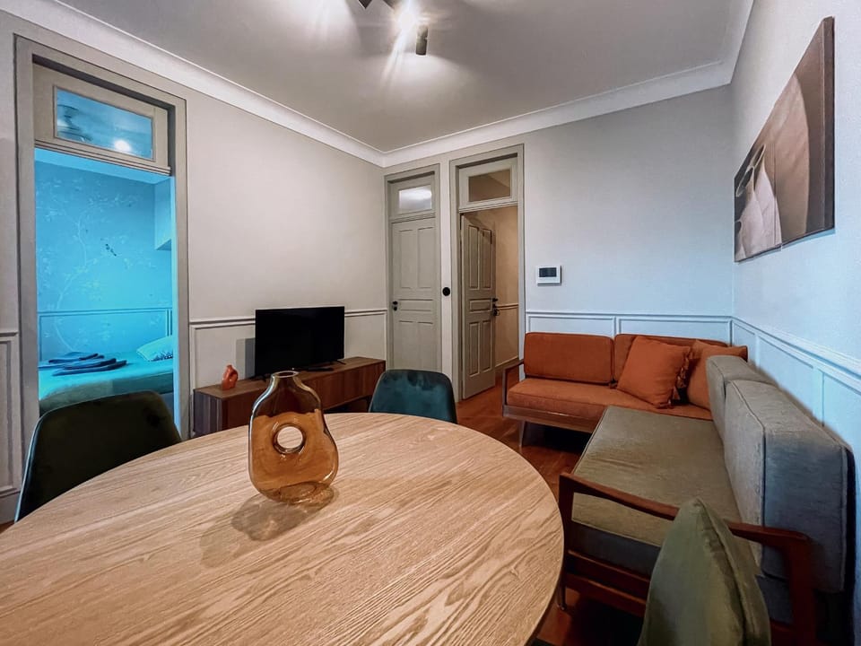 Communal lounge/ TV room, TV and multimedia, Living room, Seating area, Dining area