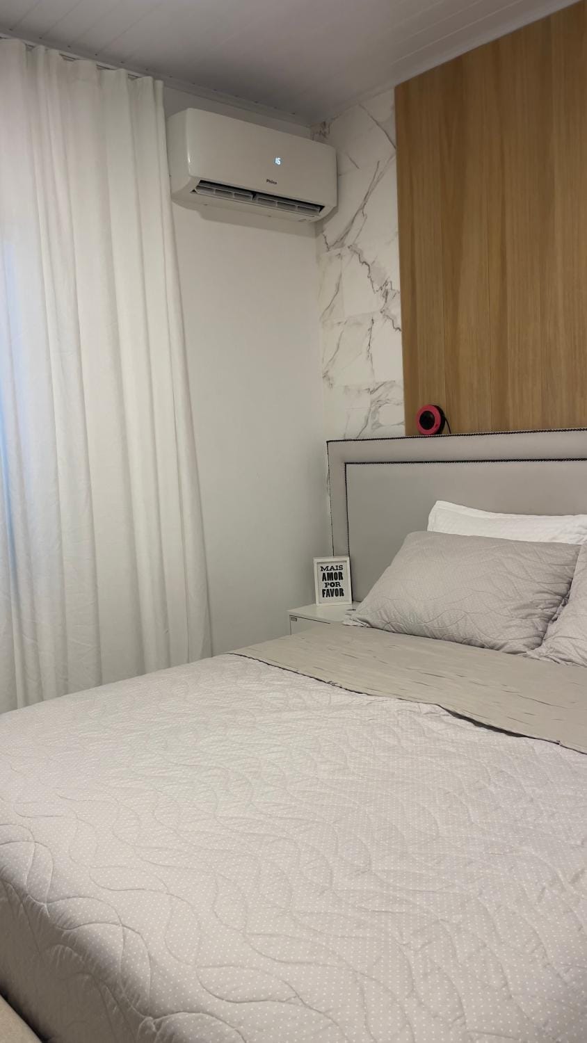 Bed, Photo of the whole room, Bedroom, air conditioner
