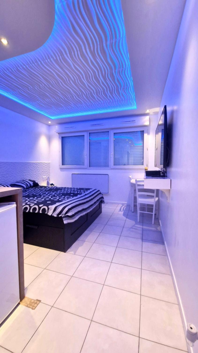 Bron centre appartement meublé avec jacuzzi Apartment in Auvergne-Rhône-Alpes
