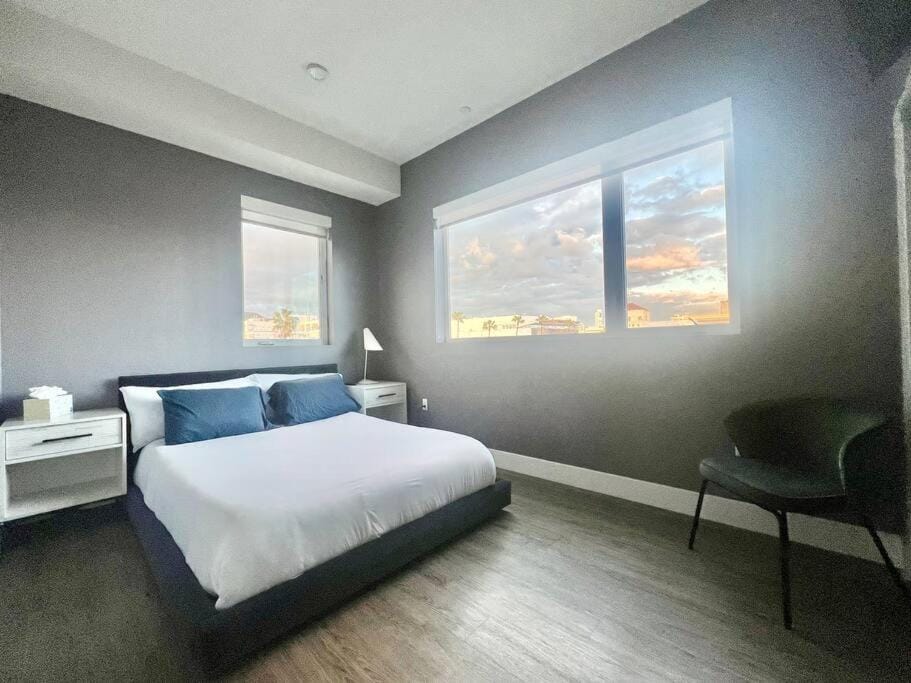 Luxe Corner Penthouse 1BR Condo on Sunset Apartment in Hollywood
