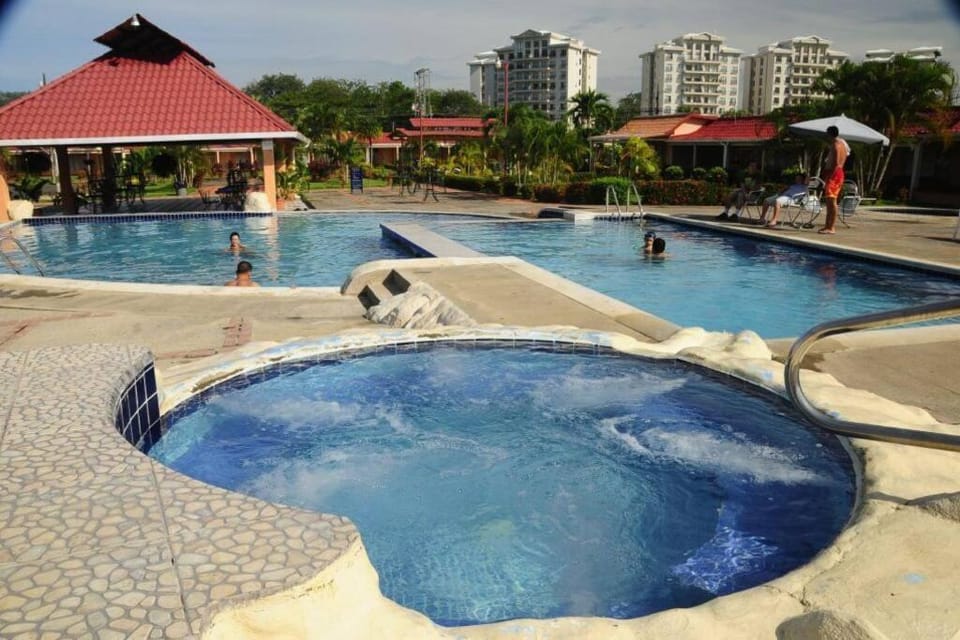 Hot Tub, Swimming pool
