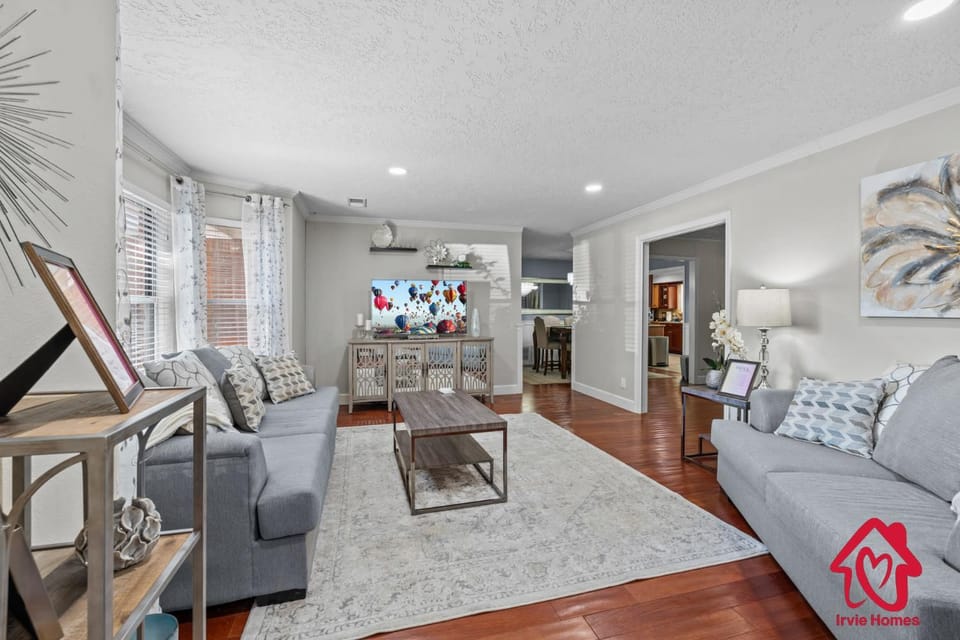 San Gabriel Stunner - An Irvie Home House in Albuquerque