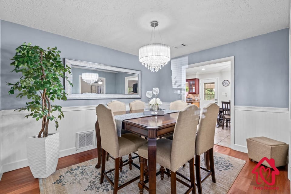 San Gabriel Stunner - An Irvie Home House in Albuquerque