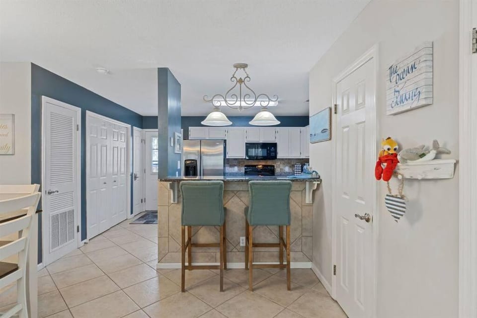 Beach House, Pool front, beach access, beach gear Apartment in Miramar Beach