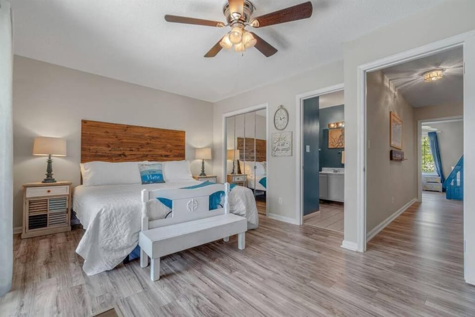 Beach House, Pool front, beach access, beach gear Apartment in Miramar Beach
