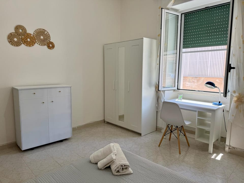 Bedroom, wardrobe