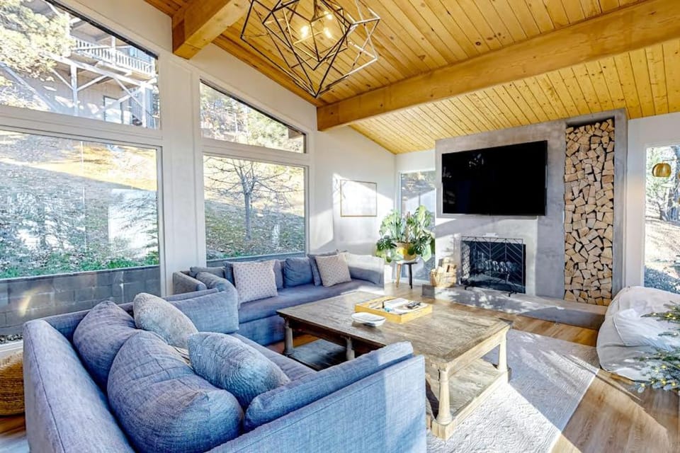 Owl Nest House in Running Springs