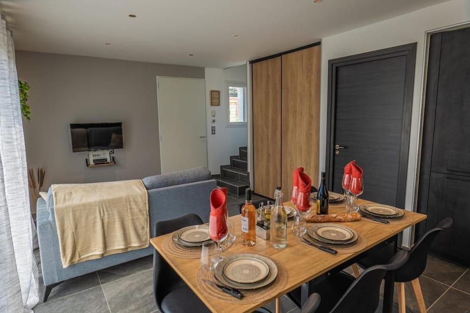 Living room, Dining area