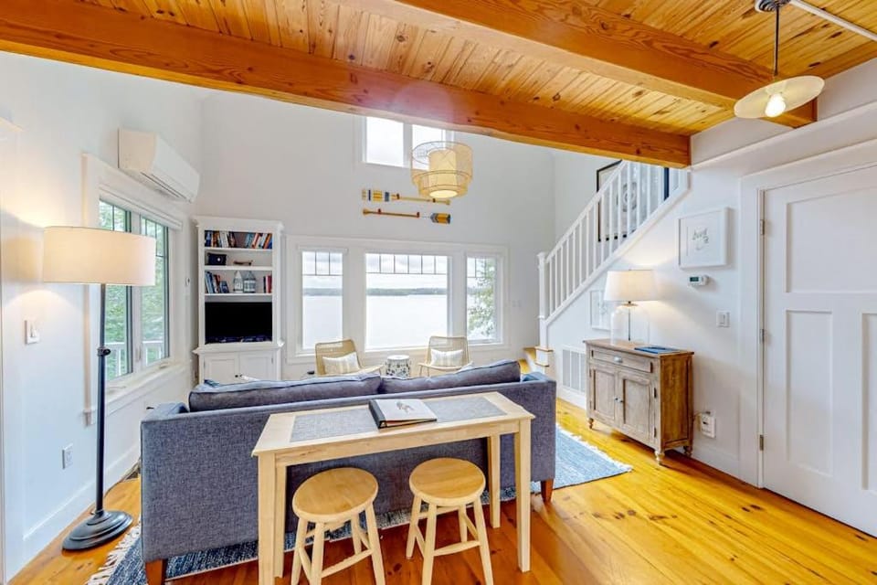TV and multimedia, Kitchen or kitchenette, Seating area, Dining area