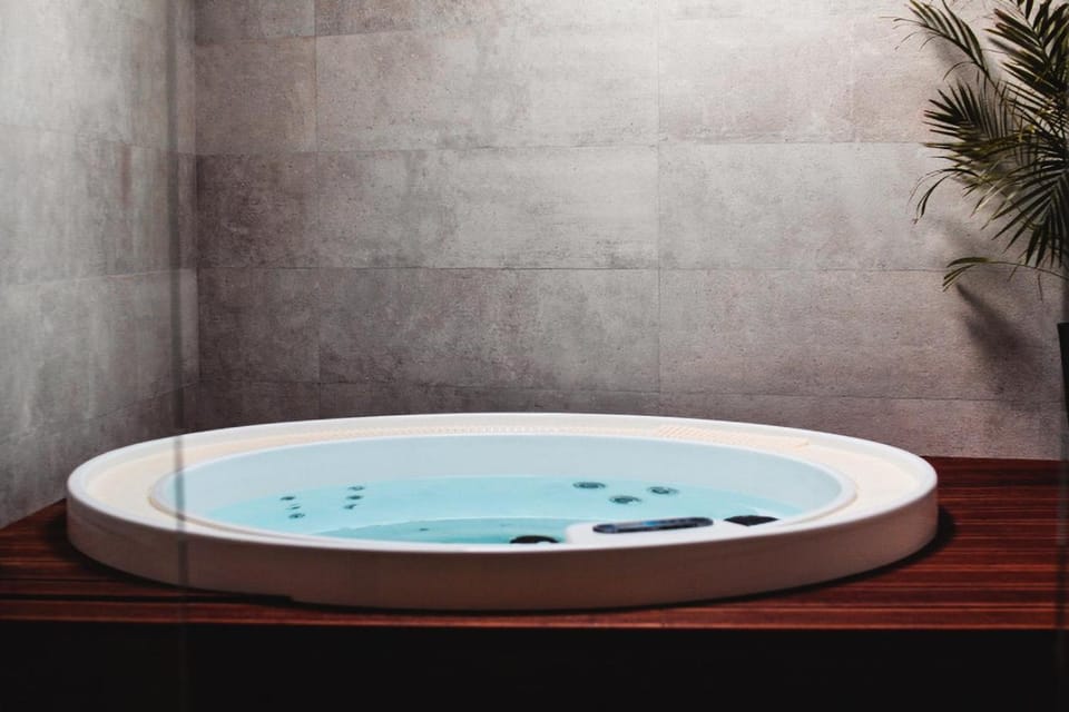 Hot Tub, Spa and wellness centre/facilities