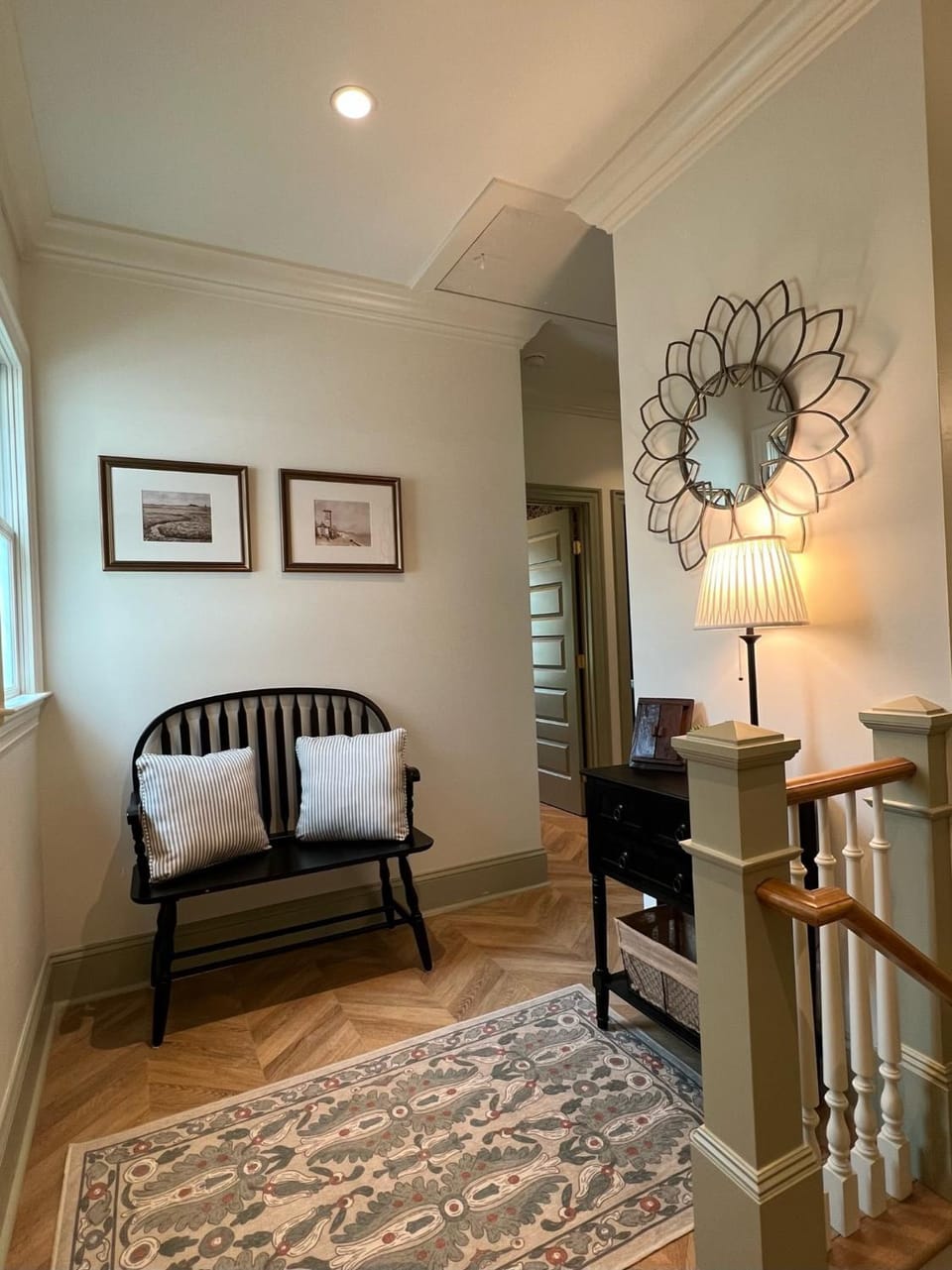 Photo of the whole room, Seating area
