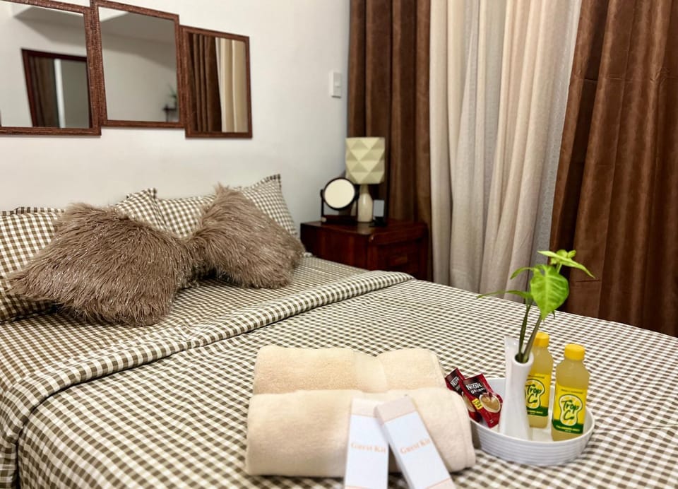 Bed, towels