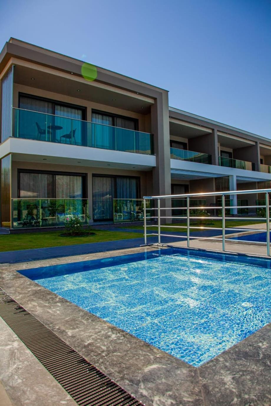 Property building, Day, Pool view, Swimming pool
