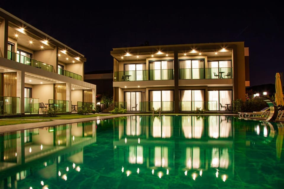 Property building, Night, Pool view, Swimming pool, sunbed