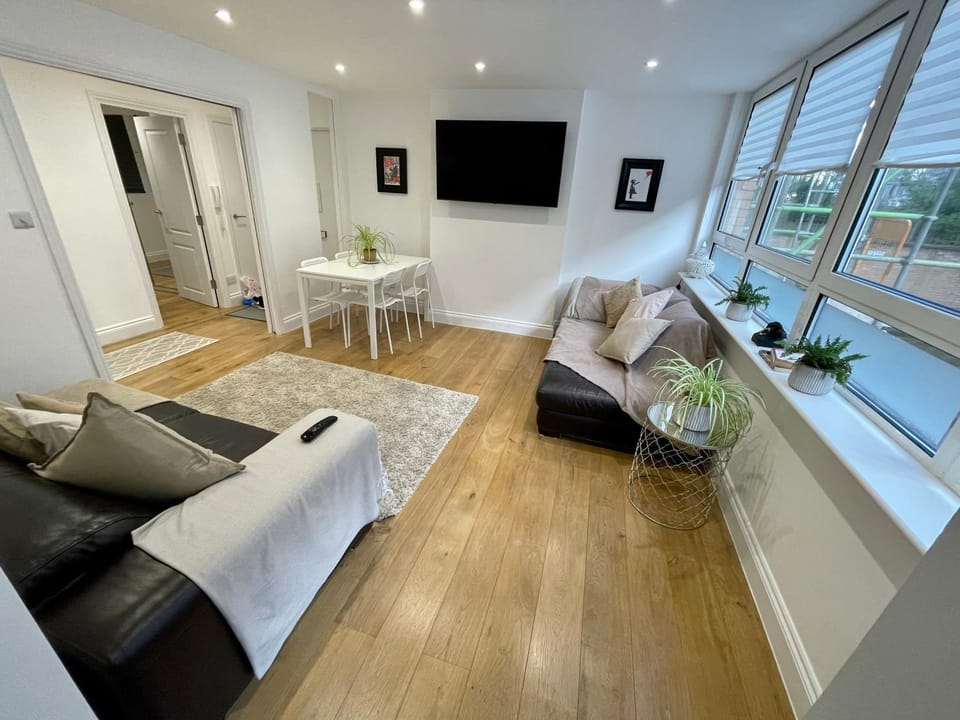 Newley Refurbished 2-Bed Only Minutes from London's Attractions Apartment in City of Westminster