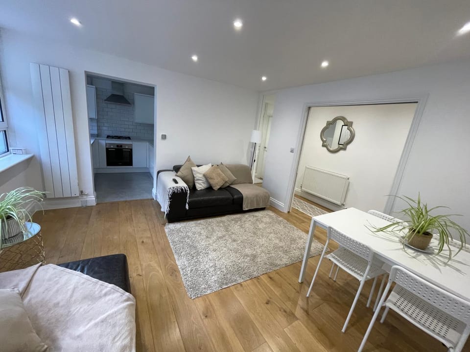 Newley Refurbished 2-Bed Only Minutes from London's Attractions Apartment in City of Westminster