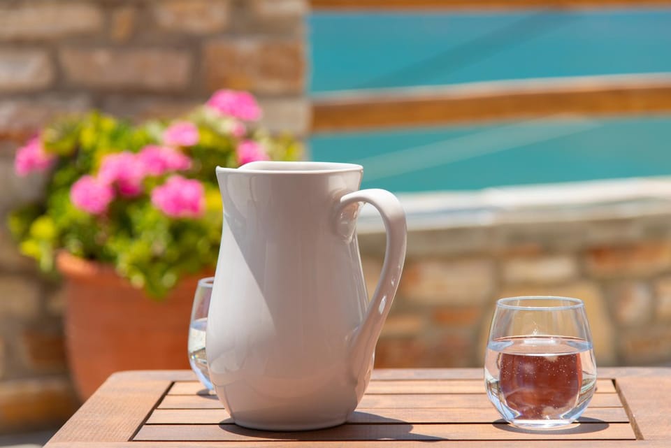 Grand View Apartment in Milos