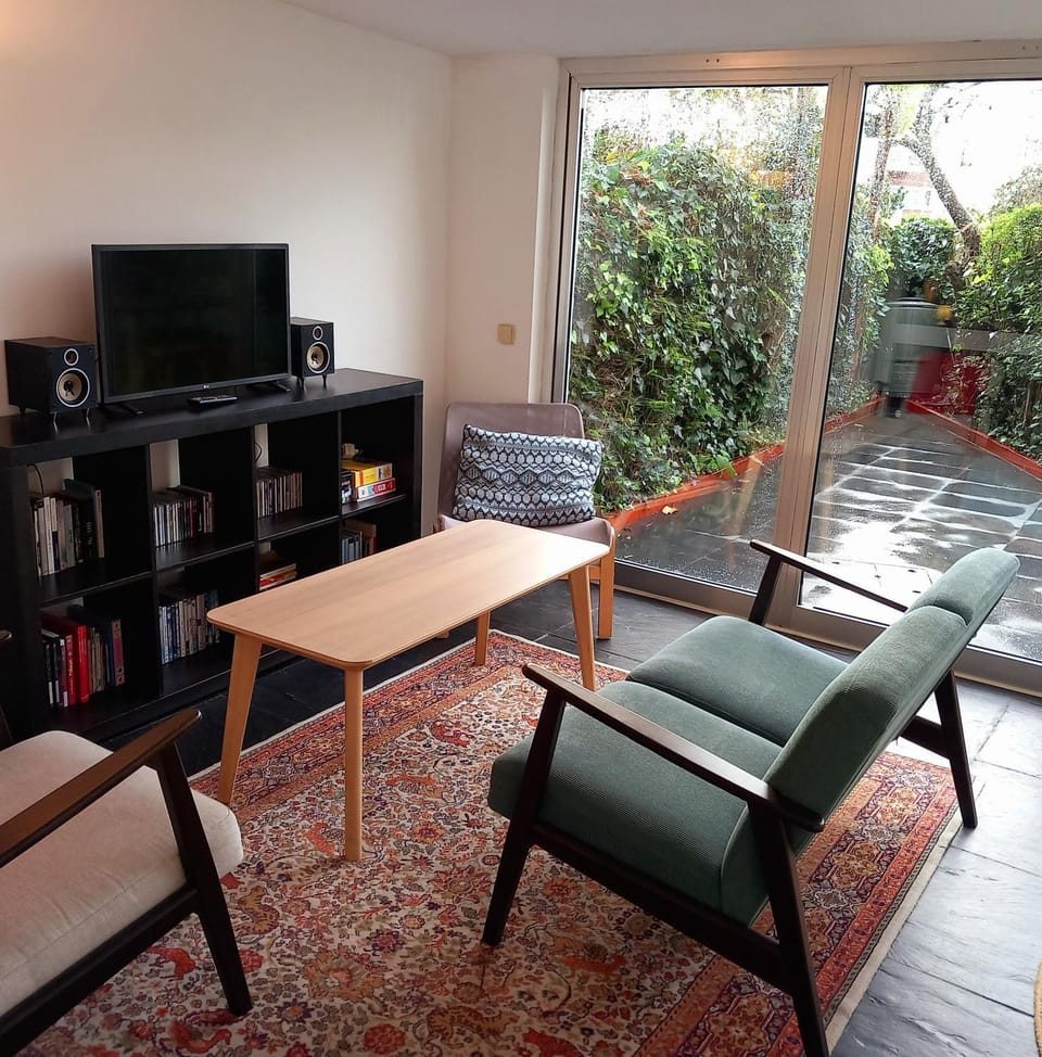 Apartment with Private Garden Apartment in Porto