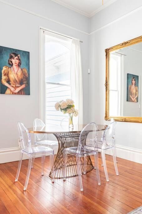 Luxury Victorian House 10 mins to SF, Rose Garden & 3 Private Parking House in Oakland